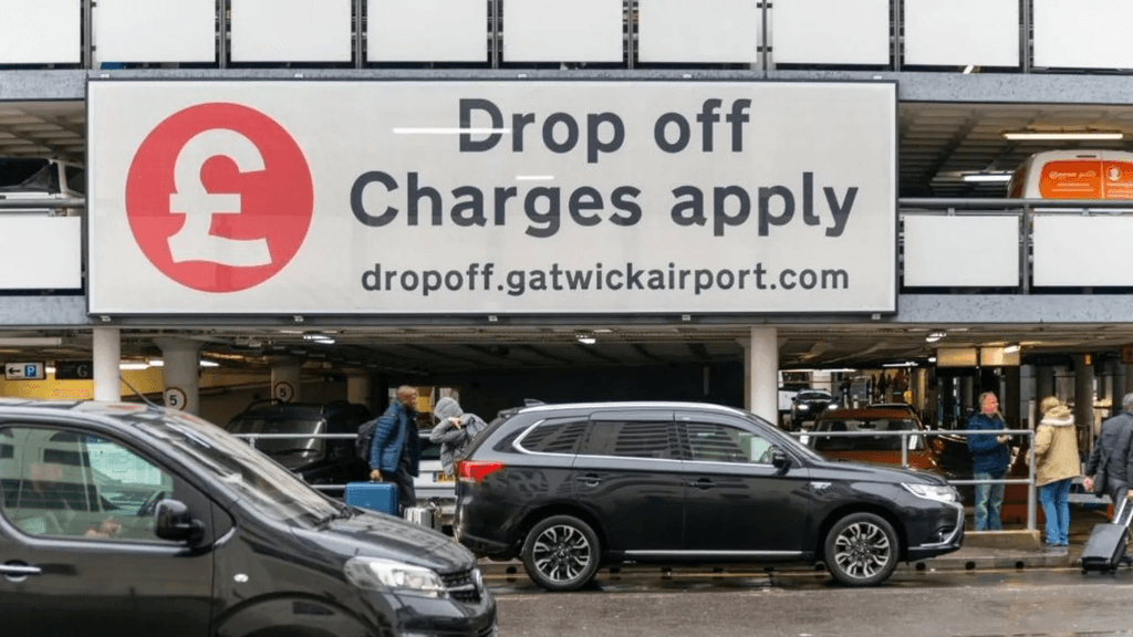 Drop-off charges at UK airports to be reviewed after sharp increase