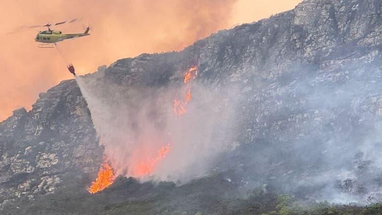 Fire breaks out at Table Mountain National Park