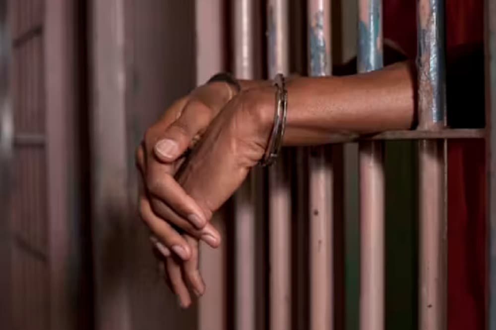 Former SAPS clerk in FS jailed over liquor licences