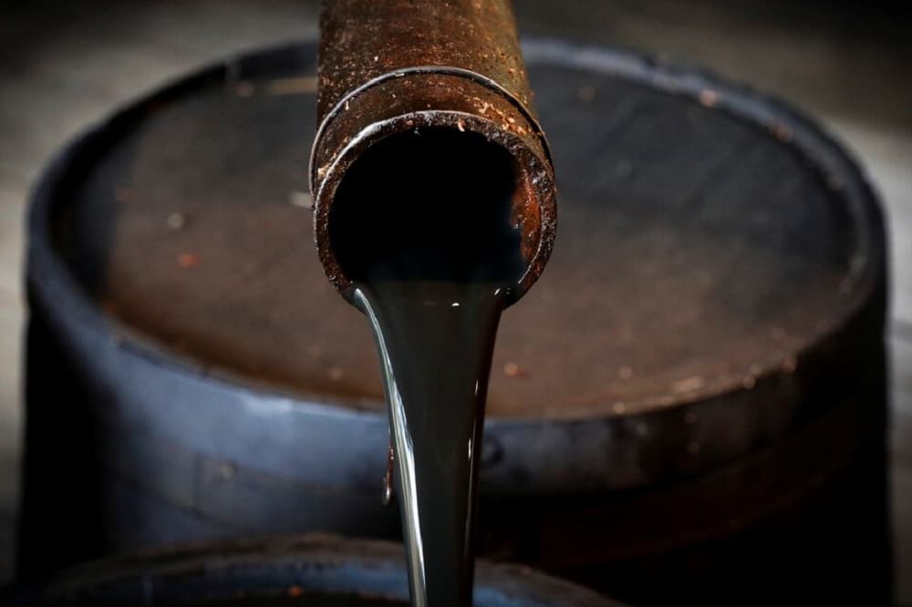 Oil prices breach 100-dollar mark