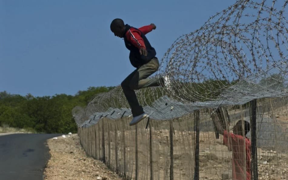 Tightening borders will curb crime: Kubayi