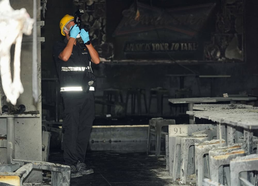 Bangkok pub fire kills 27
