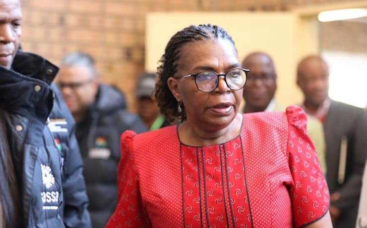 Government takes integrated services to Daggakraal residents