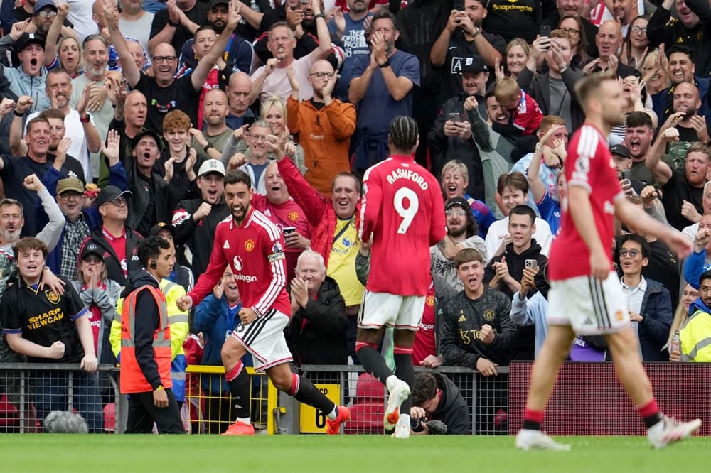 Fernandes turns from provider to predator in Man United romp