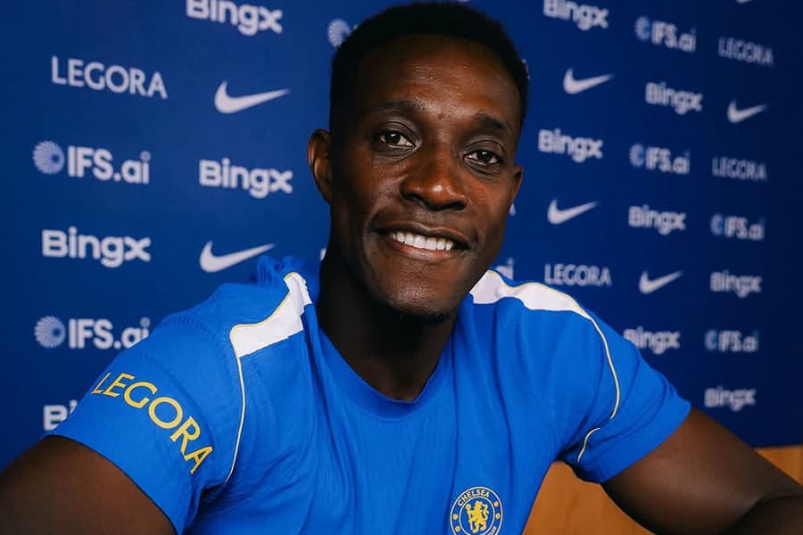 Chelsea sign 35-year-old striker Welbeck from Brighton