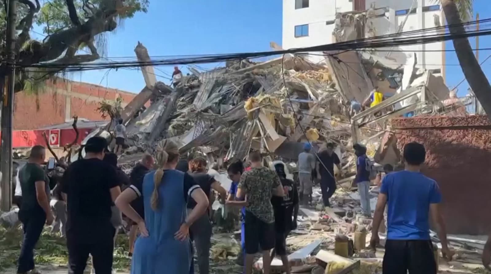 7.4-magnitude quake kills two in Colombia